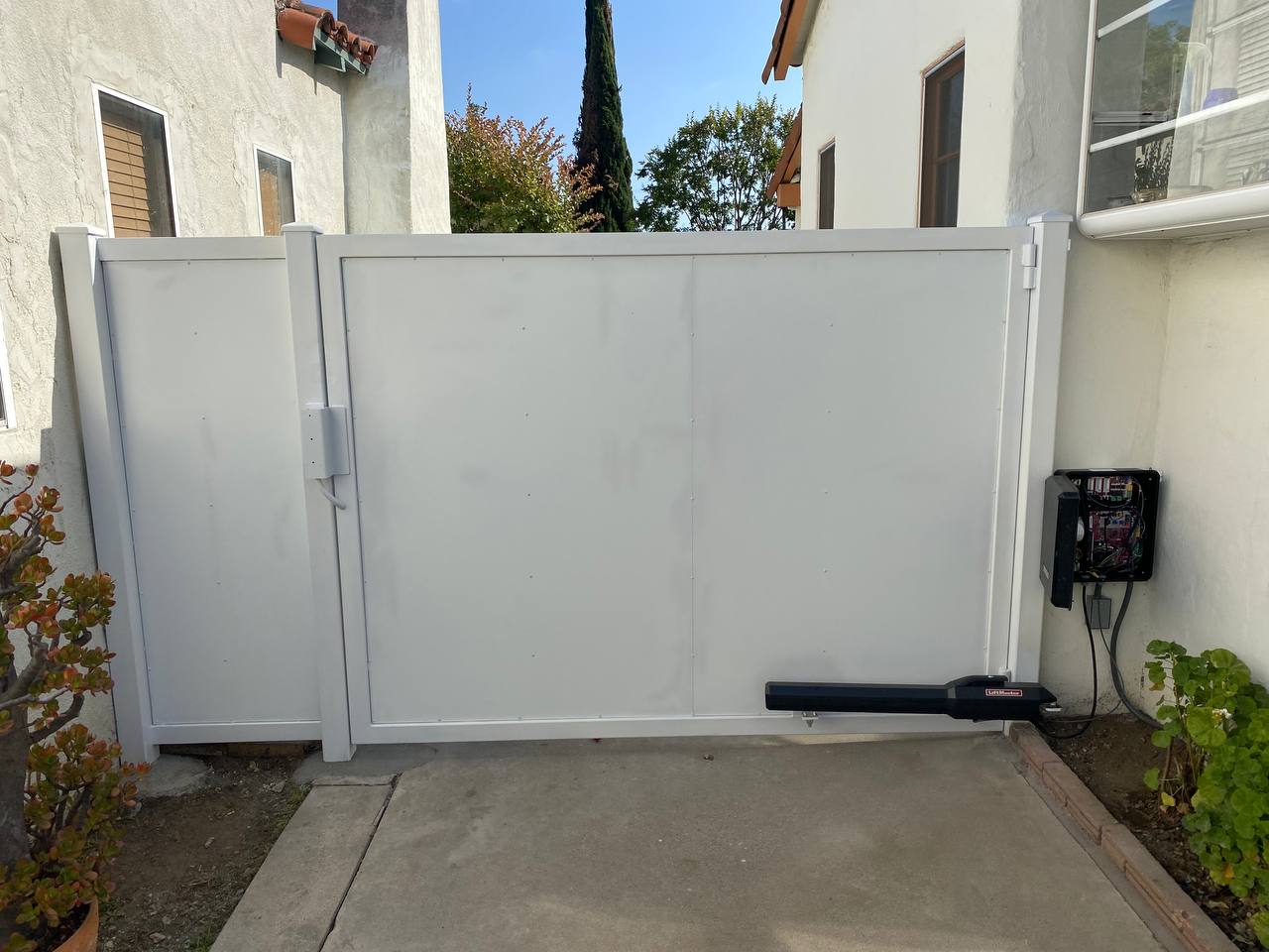 Van Nuys swing gate with LA500 opener