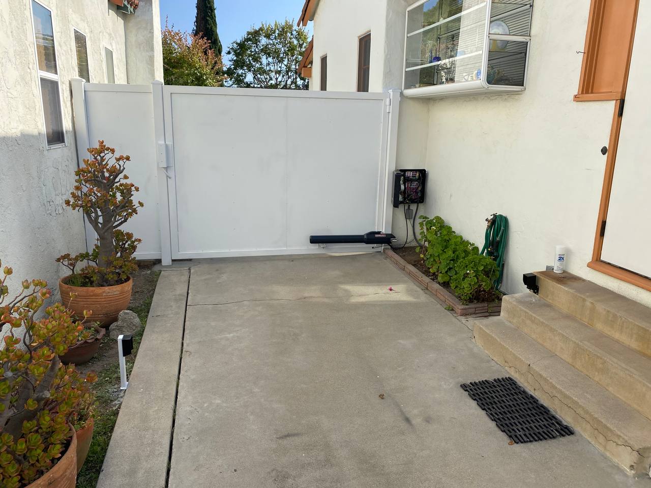 Van Nuys swing gate rear wide view